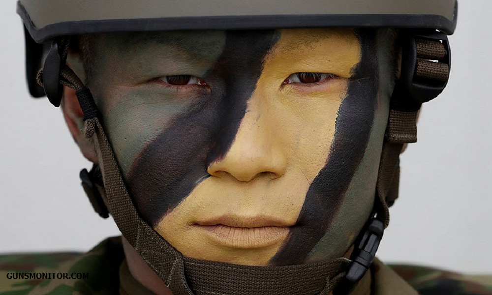 استتار چهره سرباز نیروی دریایی ژاپن (عکس)