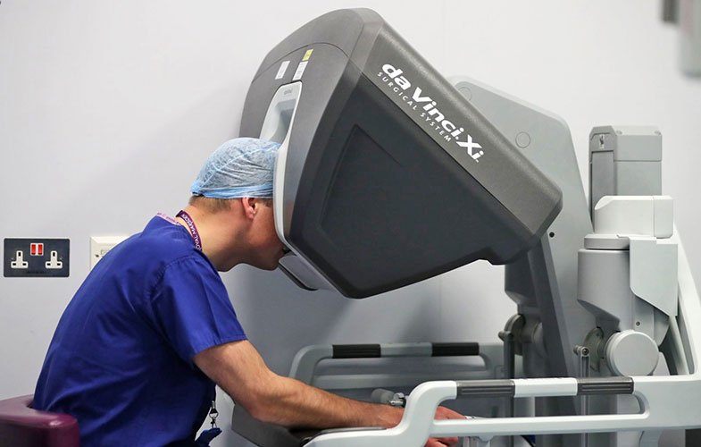 اولین عمل جراحی ستون فقرات با کمک ربات