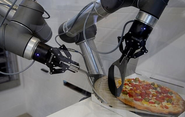 4DAE954A00000578 5892641 The robot is able to make 15 pre set recipes developed by three m 37 1530115520419