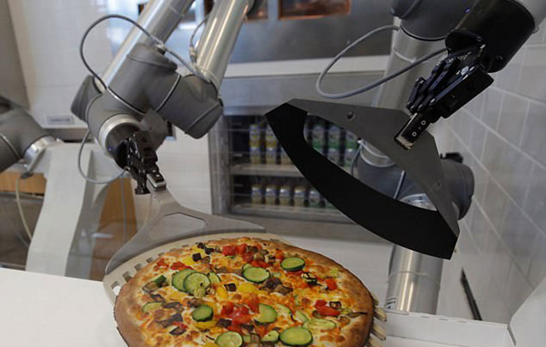 رباتی که در کمتر از پنج دقیقه پیتزا می‌پزد (+فیلم و عکس)