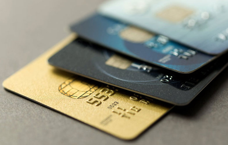 تخصیص کارت‌های اعتباری باید در کشور توسعه پیدا کند
