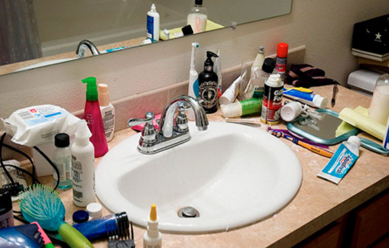 ۷ چیزی که هرگز نباید در حمام نگهداری کنید (+عکس)
