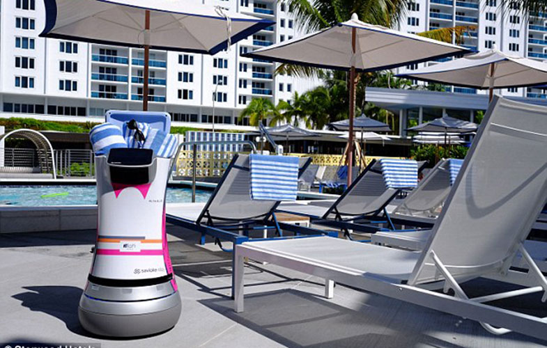 2B90168800000578 3187169 Poolside help The Aloft Hotel robotic butler is now heading for a 80 1440193318027