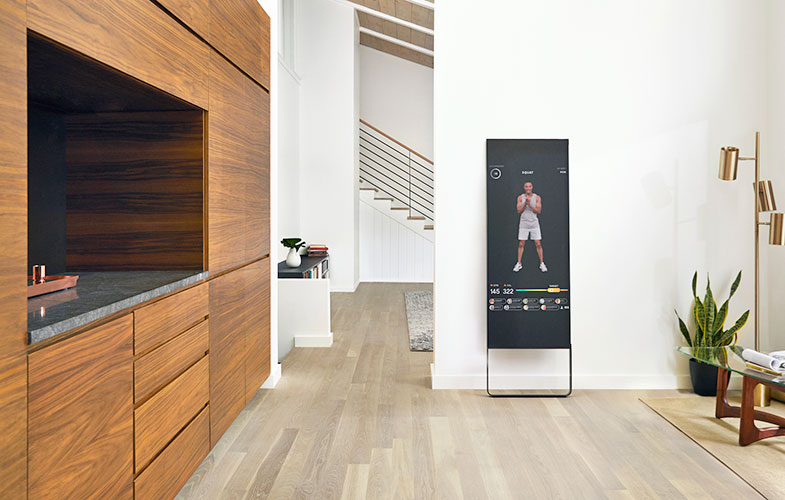 آینه ای که در خانه با شما ورزش می‌کند (+فیلم و عکس)