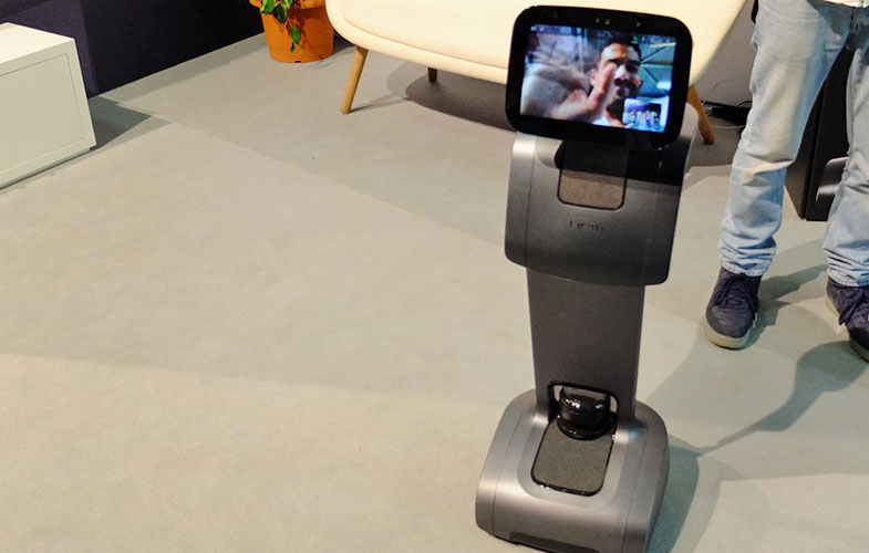 ربات شخصی که کاربر را تعقیب می‌کند و تماس ویدئویی می‌گیرد! (+فیلم و عکس)