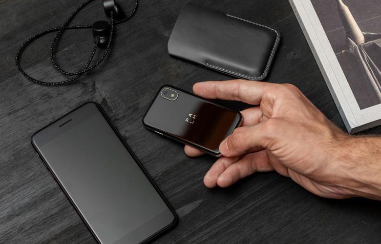 «پالم» با کوچک‌ترین گوشی هوشمند جهان برمی‌گردد (+عکس)