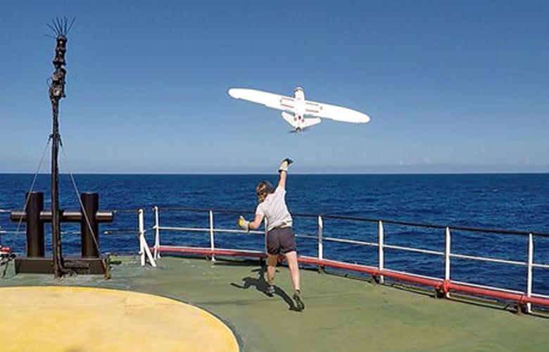 نخستین پهپاد جهان که روی آب فرود می‌آید (+عکس و فیلم)