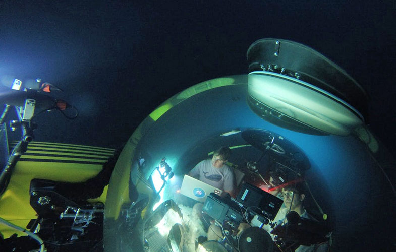 جستجو زیر دریا با کمک بازوی رباتیک