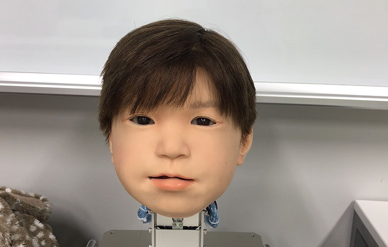 کودک-ربات اندرویدی ژاپنی با توانایی ابراز احساسات! (+فیلم)