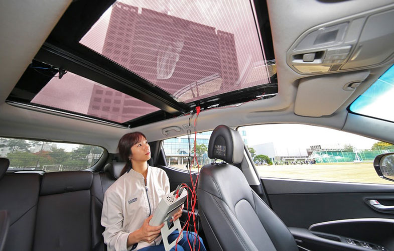 پنل های خورشیدی سقفی باتری خودرو را شارژ می کنند (+عکس)