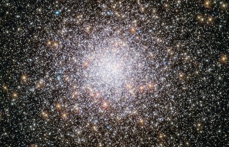 ستاره‌ها در کائنات چه حجمی از نور تولید می‌کنند؟