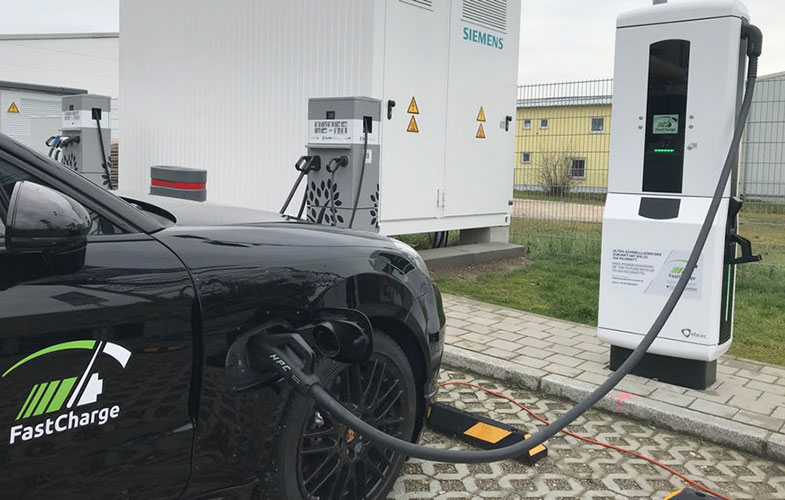 شارژ ۱۰۰ کیلومتری خودروهای برقی در ۳ دقیقه