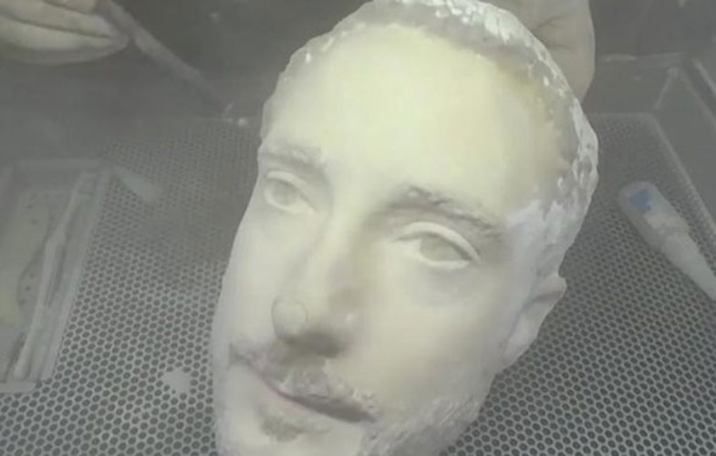 فریب فناوری تشخیص چهره آیفون با چاپگر سه بعدی