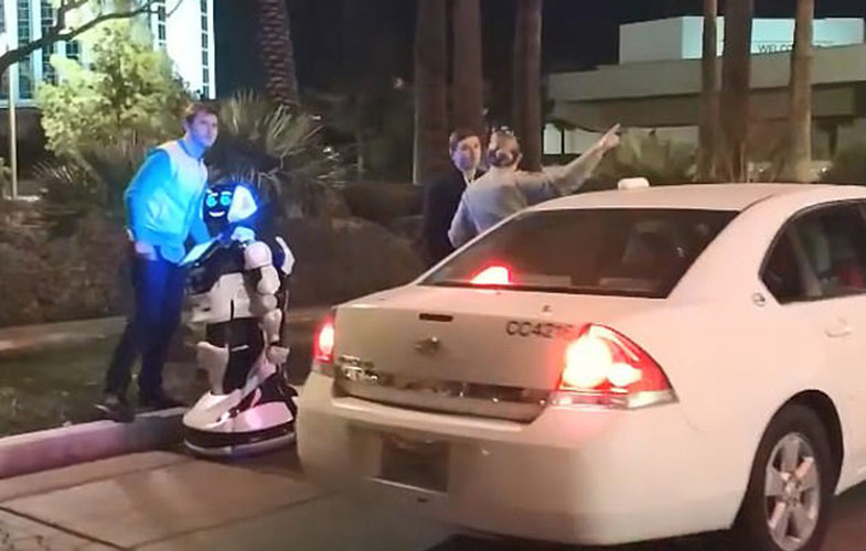 خودروی خودران تسلا، یک ربات را به قتل رساند! (+فیلم و عکس)