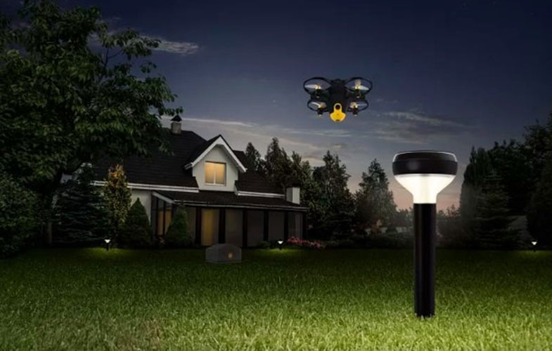 پهپاد و چراغ های هوشمند امنیت حیاط خانه را تامین می کنند