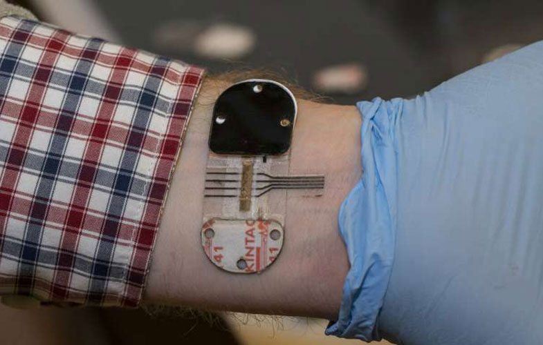 آزمایش عرق بدن جایگزین آزمایش خون می‌شود (+عکس)