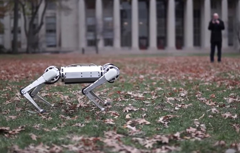 ربات چهارپایی که پشتک می زند (+فیلم و عکس)