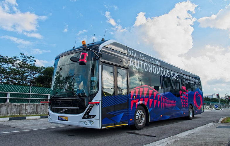 نخستین اتوبوس الکتریکی خودران دنیا آزمایش می‌شود (+فیلم و عکس)