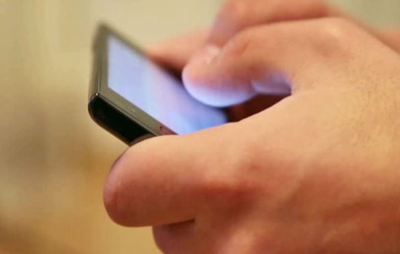 محققان: «تلفن همراه» افراد را چاق می‌کند