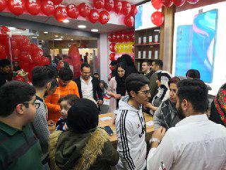 افتتاح فروشگاه‌های محصولات هوآوی در تهران و آبادان