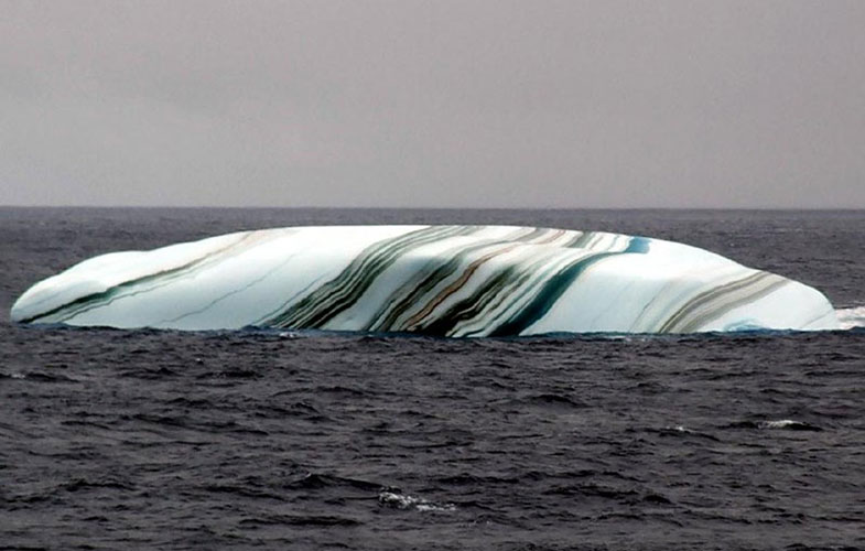 شگفتی‌های طبیعت؛ کوه یخ خط دار! (+فیلم و عکس)