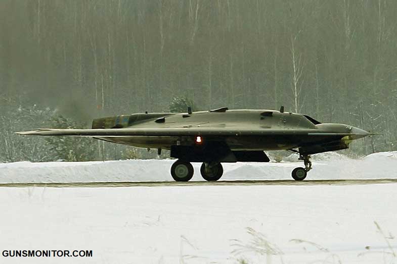 سوخو S-70 اوخوتنیک-بی؛ پهپاد جت رادار گریز روسیه