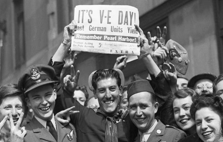 جشن سراسری، لحظه ای پس از پایان جنگ جهانی! (+تصاویر)
