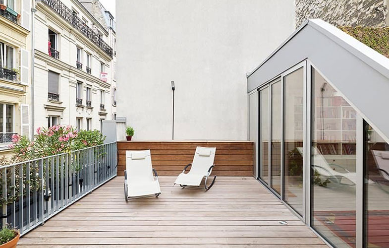 سقف خانه‌ای در پاریس به یک تراس زیبا تبدیل می‌شود! (+عکس)
