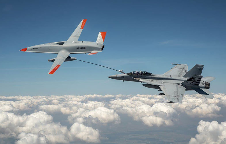 سوخت رسانی به هواپیماهای جنگی در حال پرواز با پهپاد