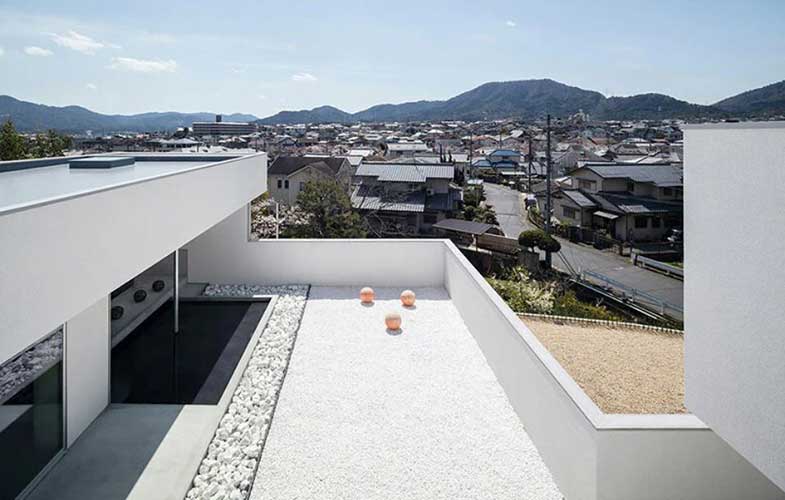 خلق تصاویر مواج از طریق طراحی داخلی منحصر به فرد با حوضچه‌ های آبی آرام توسط گروه معماری FORM/ کوئیچی کیمورا در ژاپن