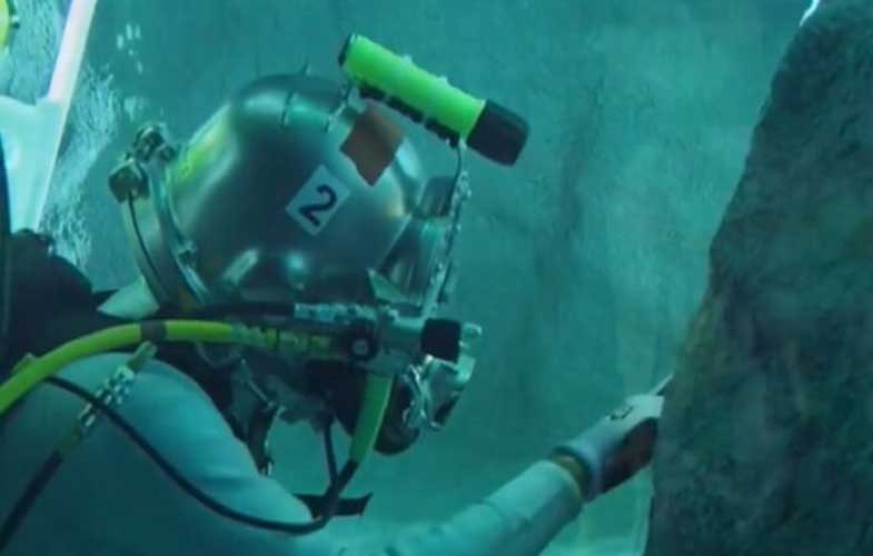 تمرینات فضانوردان ناسا در اعماق آب برای سفر به ماه (+فیلم)