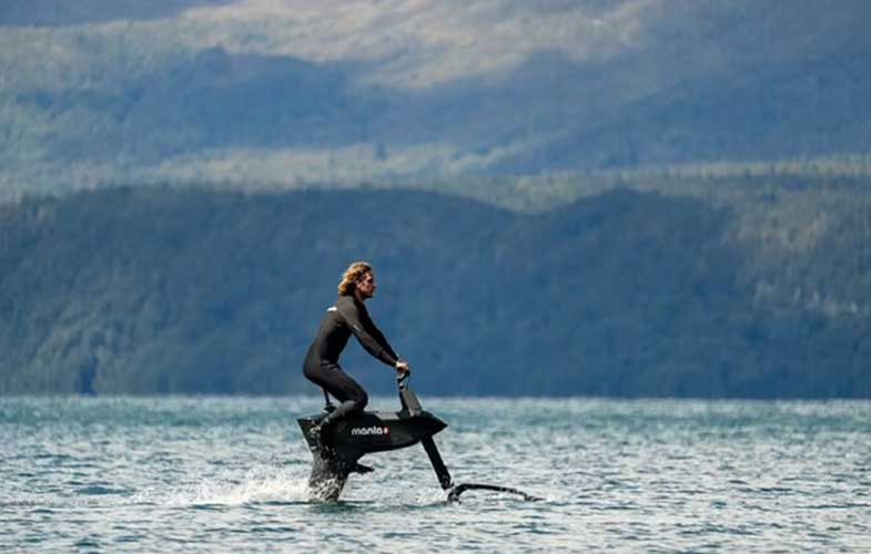 دوچرخه‌ الکتریکی برای سواری روی آب! (+فیلم و عکس)
