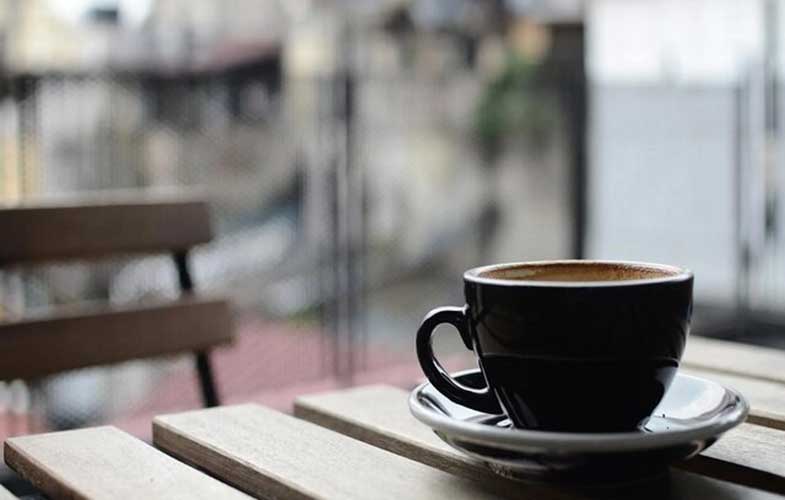 آیا نوشیدن قهوه می‌تواند از ابتلا به کووید-۱۹ جلوگیری کند؟