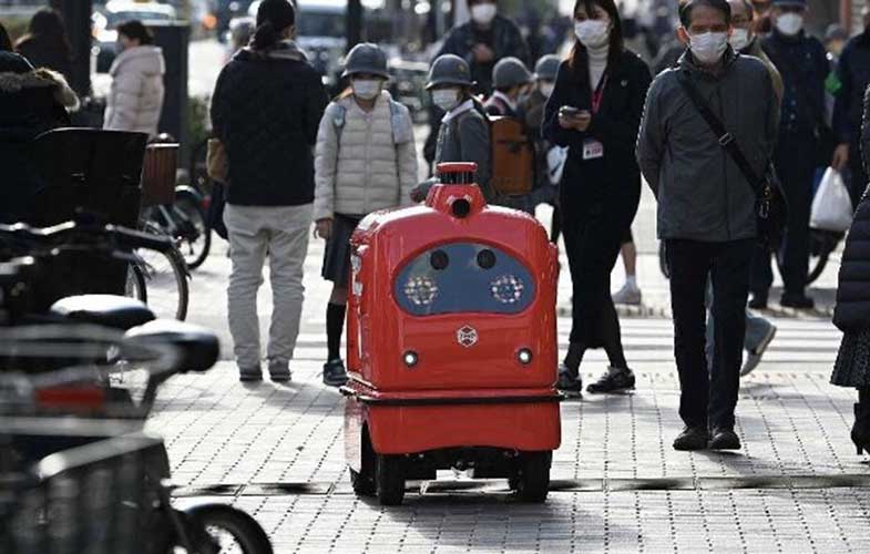ربات های تحویل کالا خیابان های توکیو را تصرف می کنند