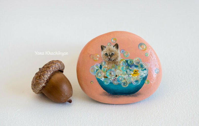نقاشی‌های مینیاتوری دیدنی روی سنگ های کوچک! (عکس)