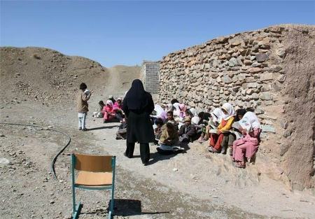 معلمان استان‌های مرزی در حال مهاجرت از کشور