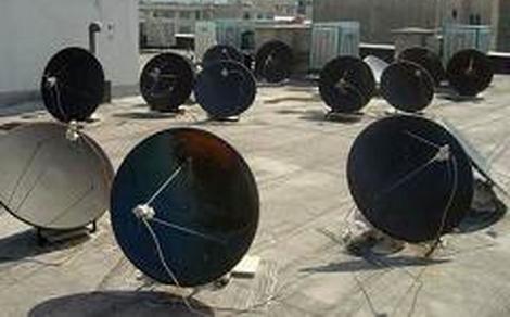 نابودسازی دیش ماهواره در شیراز با تانک ! (عکس)