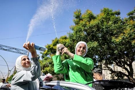 جشن فارغ التحصیلی دختران دانش آموز در فلسطین ( عکس )