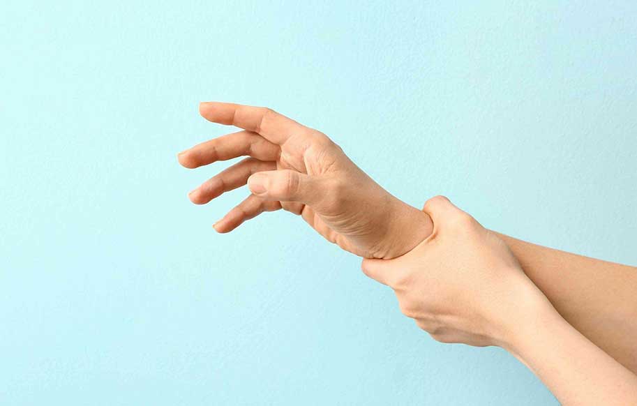 لرزش انگشت شست نشانه چیست؟