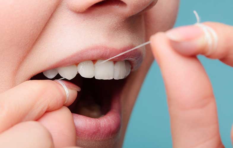 مسواک زدن و نخ دندان کشیدن به پیشگیری از زوال عقل کمک می کند