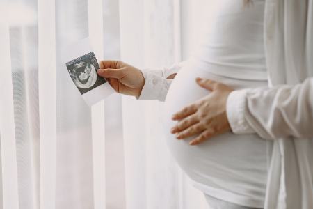 توقف صدور مجوز تولید و واردات کیت های آزمایشات غربالگری ژنتیکی سه ماهه ی اول بارداری