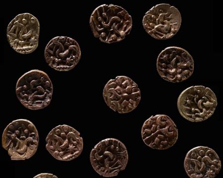 کشف گنجینۀ سکه‌های طلایی عجیب در ولز