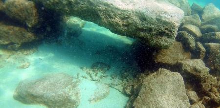 کشف آثار باستانی مرموز در اعماق «دریاچۀ وان» ترکیه