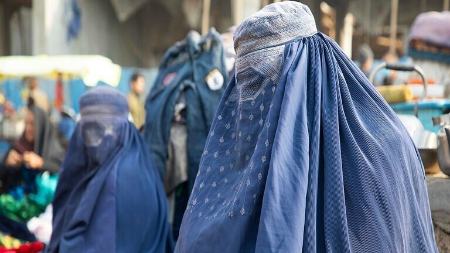 طالبان: نمایان شدن چهره زنان در اماکن عمومی موجب بروز فتنه می‌شود