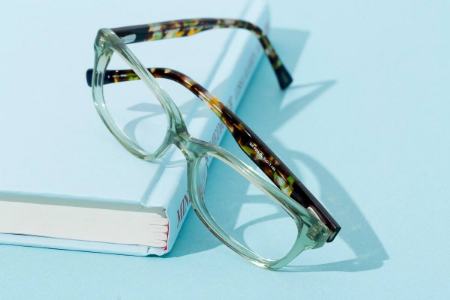 رشد ۲۰۰ درصدی قیمت عینک/ مردم عینک‌های طبی خود را چندین بار تعمیر می‌کنند