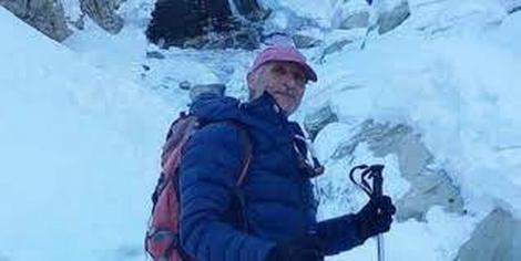 اولین ایرانی بالای 60 سال فاتح اورست، تا صد متری قله ۷ هزار متری رفت و برگشت