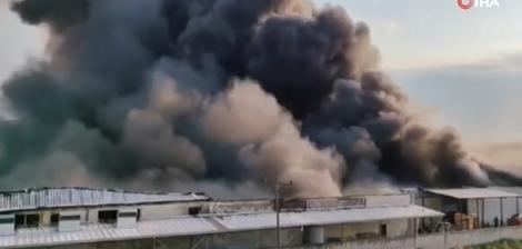 ۱۰ کارخانه در غرب ترکیه در آتش سوخت