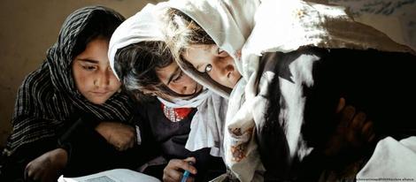 طالبان جلوی تحصیل دختران غزنی را گرفت