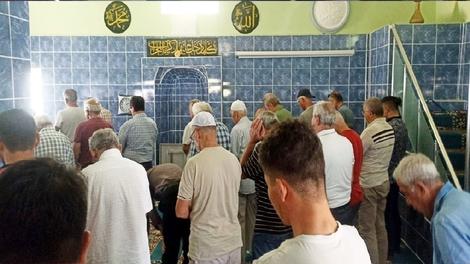 در این مسجد ۴۷ سال خلاف جهت قبله نماز خواندند! (+عکس)