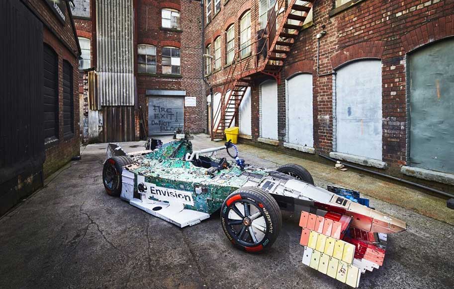 خودرو مسابقه که کاملا از زباله های الکترونیک ساخته شده است! (+فیلم و عکس)